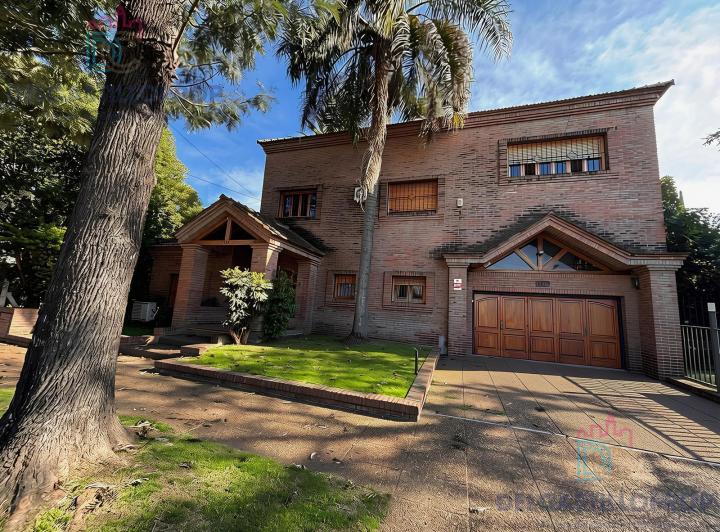 Casa · 362m² · 5 Ambientes · 2 Cocheras