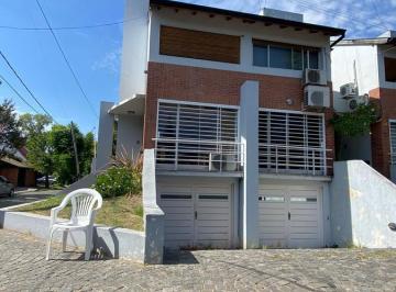 Casa · 3 Dormitorios · 2 Cocheras · Casa - Adrogue