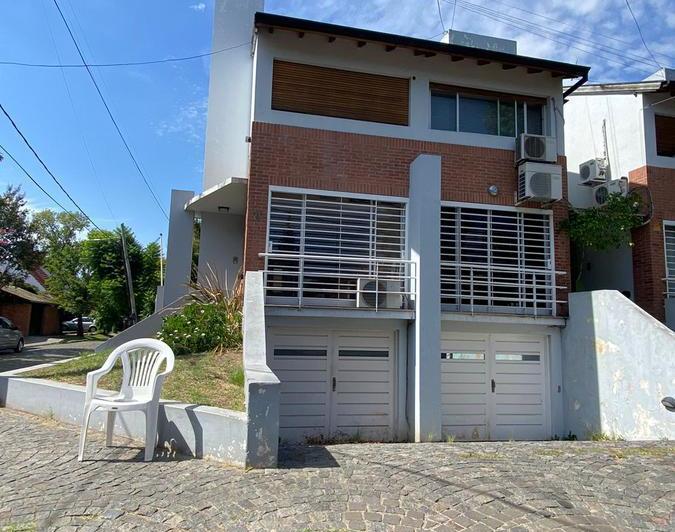 Casa · 3 Dormitorios · 2 Cocheras