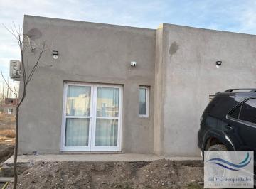Casa · 63m² · 3 Ambientes · 2 Cocheras · Casa en Alquiler Trelew 5500