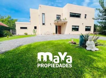 Casa · 220m² · 5 Ambientes · 4 Cocheras · Exclusivo Chalet de Categoría en Altos de Los Manzanares