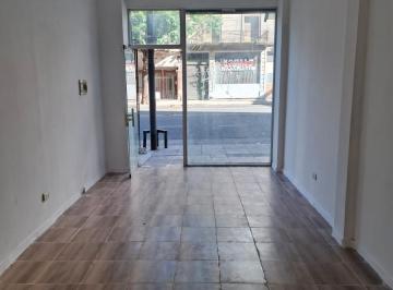Local comercial · 24m² · Local en Alquiler Sobre Alberdi y Esq San Pedrito