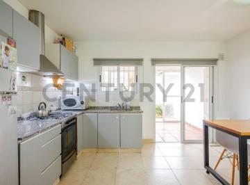 Casa · 105m² · 3 Ambientes · 1 Cochera · Venta Casa Duplex PH 3amb con Quincho y Parrila en Ituzaingo Norte/ Permuta