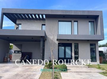 Casa · 840m² · 4 Ambientes · Casa en Barrio Don Joaquin