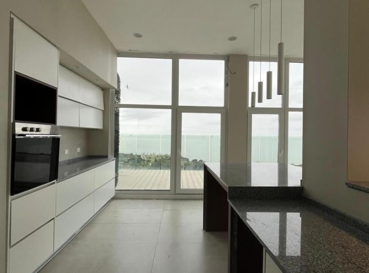 Departamento · 320ha · 5 Ambientes · 2 Cocheras