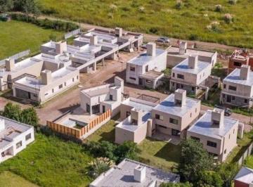 Casa de 5 ambientes, Villa Allende · Vendo Casas a Estrenar y en Pozo en Housing Villa Allende Financiación