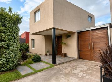 Casa · 100m² · 4 Ambientes · 2 Cocheras · Venta Casa 4 Amb Jardin de Peralta Ramos Permuta