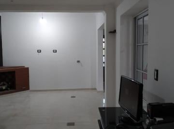 Casa · 153m² · 4 Ambientes · 1 Cochera · ¡Se Vende Casa 3 Dorm. Espacios Amplios, Cochera y Patio!