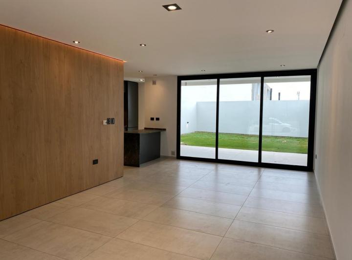 Casa · 180m² · 5 Ambientes · 2 Cocheras
