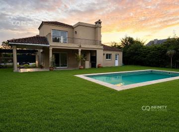 Casa · 150m² · 5 Ambientes · 4 Cocheras · Casa en Venta 4 Amb. con Dependencia y Piscina, Barrio Echeverria del Lago Canning