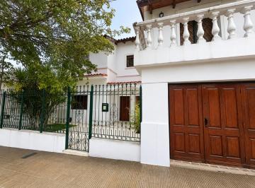 Casa · 307m² · 7 Ambientes · 1 Cochera · Importante Casa en Venta en Barrio General Paz