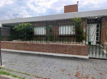 Casa · 199m² · 6 Ambientes · 2 Cocheras · Venta Hermosa Propiedad 2 Dorm en Barrio Parque Horizonte Zona Sur