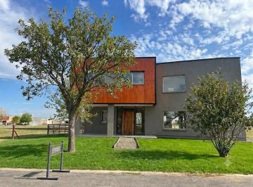 Casa · 216m² · 4 Ambientes · 4 Cocheras · Casa en Venta Barrio Santa Isabel 2 (Ingeniero Maschwitz)