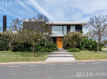 Casa · 216m² · 6 Ambientes · 2 Cocheras · Casa en Venta en El Barrio Vistas - Puertos Escobar