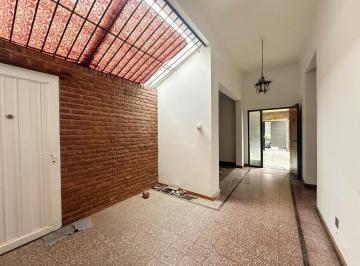 Casa · 225m² · 5 Ambientes · 1 Cochera · Venta Casa Multifamiliar Valentin Alsina Garage Patio Jardin Terraza