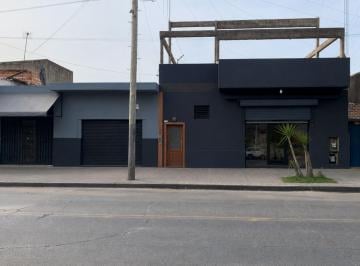 Casa · 288m² · 4 Ambientes · 1 Cochera · Venta en Bloque 3 Locales + Vivienda - m. Chingolo