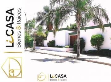 Casa · 215m² · 7 Ambientes · 2 Cocheras · Casa de Autor en Venta | Diseño del Arq. José Ignacio "Togo" Díaz | 3 Dorm I 435 m² de Terreno