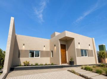 Casa · 180m² · 6 Ambientes · 2 Cocheras · Casa Pb 3 Dorm - Cuestas de Manantiales
