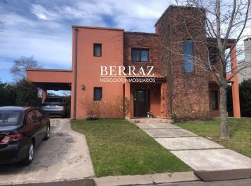 Casa · 161m² · 5 Ambientes · 1 Cochera · Casa Venta 4 Dorm. Lote de 600 m² Ayres del Pilar, Zona Norte