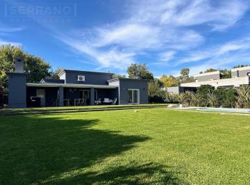 Casa · 150m² · 5 Ambientes · 3 Cocheras · Casa en Venta de Una Planta en Estancias del Pilar, Piscina y 3 Dorm..