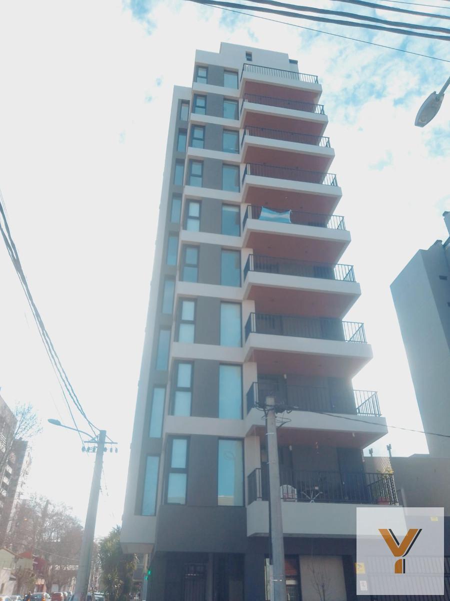Departamento de 2 Dormitorios 2 Baños en venta sobre La Rioja y Castelli