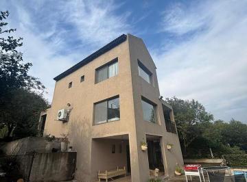 Casa · 260ha · 8 Ambientes · 2 Cocheras · B° Sierranueva - 3 Dorm. y 4 Baños Consultas Al 880