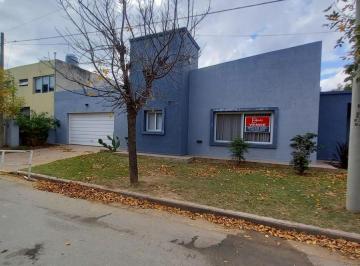 Casa · 260ha · 4 Dormitorios · 3 Cocheras · B° Tejas del Sur 2 - Casa 4 Dorm - Consultas Acá: