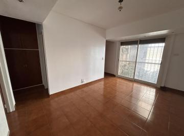 Departamento · 35m² · 2 Ambientes · Alquiler - Amplio Dos Ambientes con Balcón Al Frente Sobre Av Corrientes