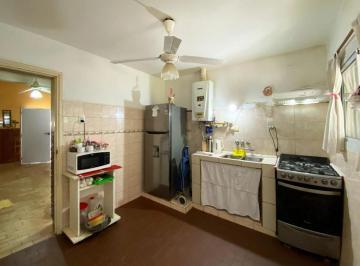 Casa · 90m² · 4 Ambientes · 2 Cocheras · Venta Casa 3 Dorm. con Patio y Cochera
