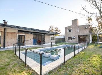 Casa · 270m² · 4 Ambientes · 3 Cocheras · Casa Quinta Venta en Joaquin Gorina