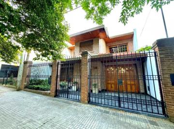 Casa · 306m² · 6 Ambientes · 3 Cocheras · Casa en Venta de 4 Dorm. en La Plata