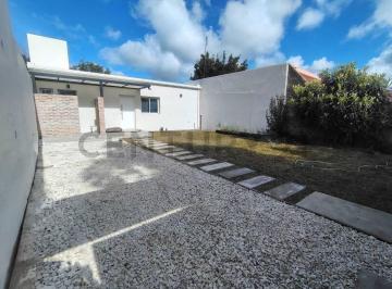 Casa · 113m² · 4 Ambientes · 1 Cochera · 132 Bis y 510 - Casa de 3 Dorm., Refaccionada en Su Totalidad.