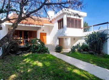 Oficina comercial · 437m² · 6 Ambientes · 2 Cocheras · Excelente Propiedad en Villa Belgrano a m Mujer Urbana! Casa Familiar U Oficina Empresarial