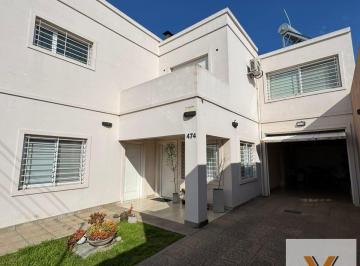 Casa · 206m² · 8 Ambientes · Casa en Venta - 4 Dorm. 2 Baños - Chivilcoy