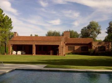 Casa · 380m² · 7 Ambientes · 3 Cocheras · Casa en Venta en Villa Allende