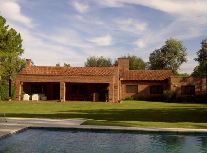 Casa · 380m² · 7 Ambientes · 3 Cocheras