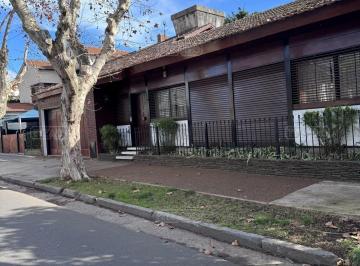 Casa · 242m² · 4 Ambientes · 1 Cochera · Casa Chalet en Venta en Olivos, Vicente López, G. B. a. Zona Norte