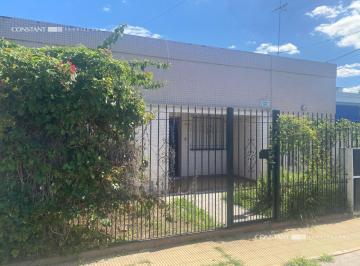 Casa · 180m² · 3 Ambientes · 2 Cocheras · Casa en Venta en Los Hornos