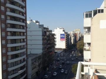 Departamento · 62m² · 2 Ambientes · 1 Cochera · Excelente Departamento de 2 Ambientes Al Frente con Amplio Balcón Aterrazado y Cochera Fija Cubierta
