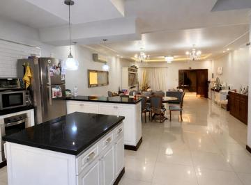 Casa de 2 ambientes, San Miguel de Tucumán · Venta | Casa de 170 m² Cubiertos con Cochera Para 2 Autos – Miguel Lillo 726
