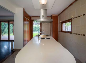 Casa · 160m² · 4 Ambientes · 2 Cocheras · Casa en Venta en City Bell