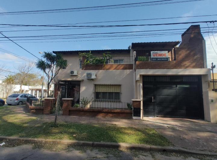 Casa · 126m² · 5 Ambientes · 1 Cochera