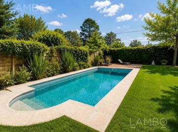 Casa · 214m² · 5 Ambientes · 4 Cocheras · Venta Casa Pilar Las Araucarias