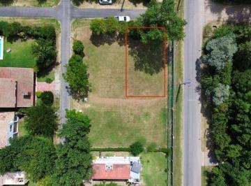 Terreno · 374m² · Lotes en Venta en El Barrio Las Brisas, Pilar