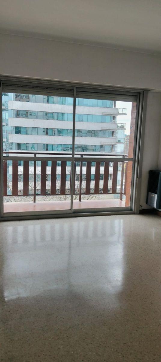 Departamento de 2 ambientes al frente con balcon, vista abierta
