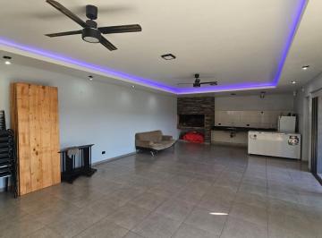 Terreno · 90m² · Venta Salon de Eventos, con Pileta, Ideal Emprendimiento