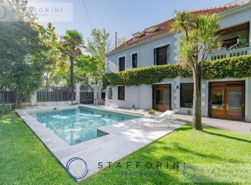 Casa · 480m² · 8 Ambientes · 4 Cocheras · Casa en Venta Sobre Lote de 1000 m en Olivos