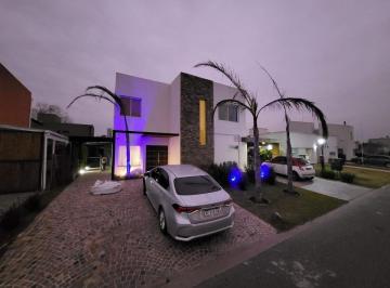 Casa · 340m² · 8 Ambientes · ### Casa en Venta Los Robles ###