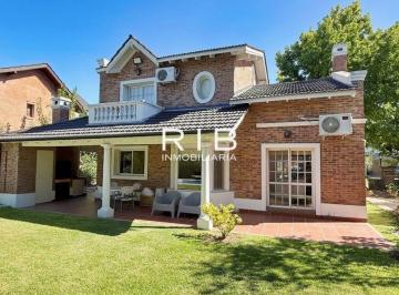 Casa de 4 ambientes, Pilar · Con Renta - Impecable Propiedad en Muy Buena Ubicación