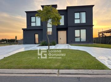 Casa · 180m² · 5 Ambientes · 4 Cocheras · Puertos del Lago, Casa Amoblada en Alquiler.